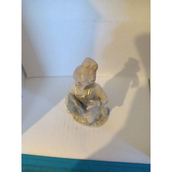 Ensco porcelain figurines lady holding hat - Picture 5 of 6